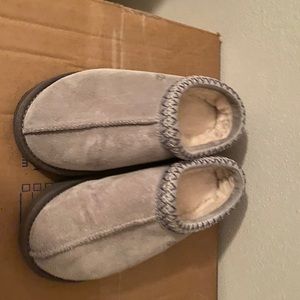 Gray Ugg Tasman